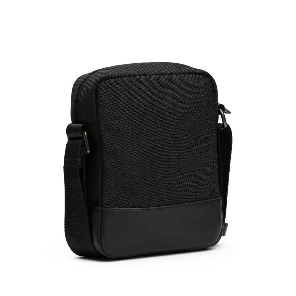 Tommy Hilfiger Metal Logo Travel Crossbody Reporter Bag